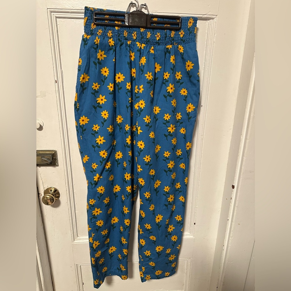 Lucy & Yak Alexas-  Blue Sunflowers size M EUC